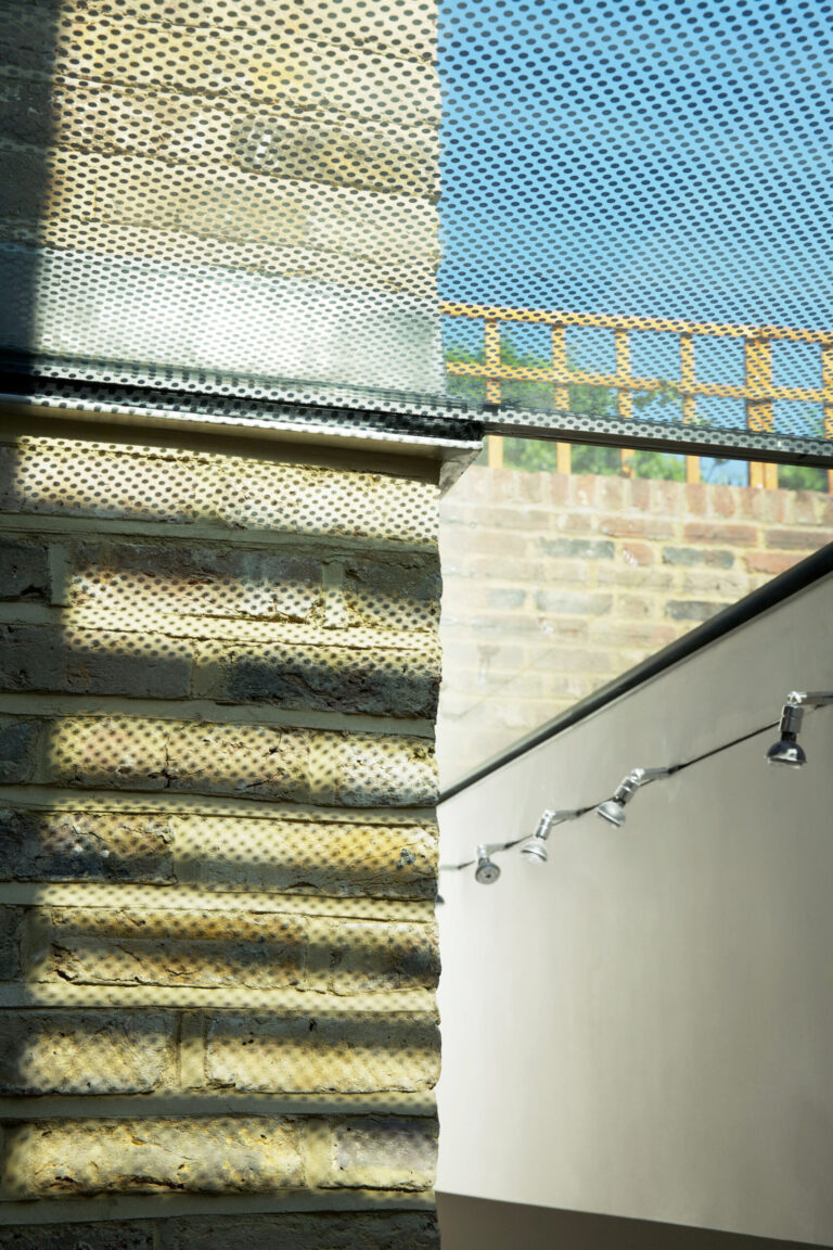 ListedHouse_robertdyearchitects_12_shadows
