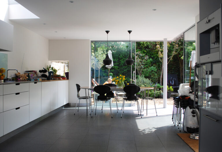 LuptonSt_robertdyearchitects_04_dining kitchen