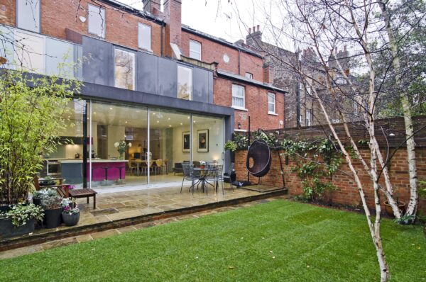 RoderickRd_robertdyearchitects_01_rear living
