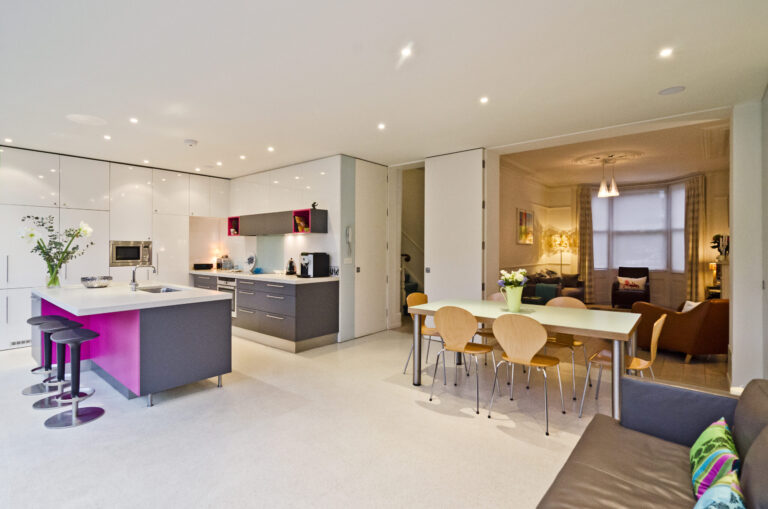 RoderickRd_robertdyearchitects_02_kitchen dining living