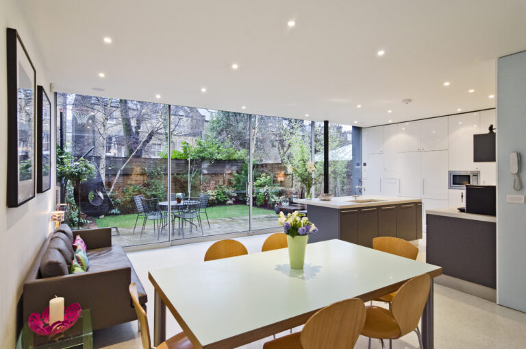 RoderickRd_robertdyearchitects_03_dining kitchen