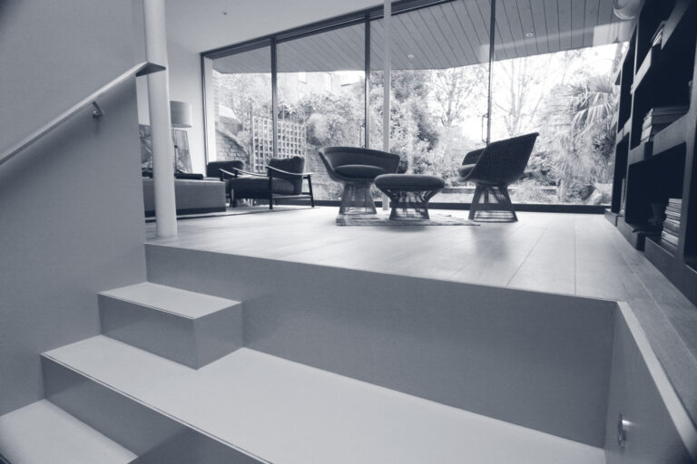 WomersleyRd_robertdyearchitects_01_stair living