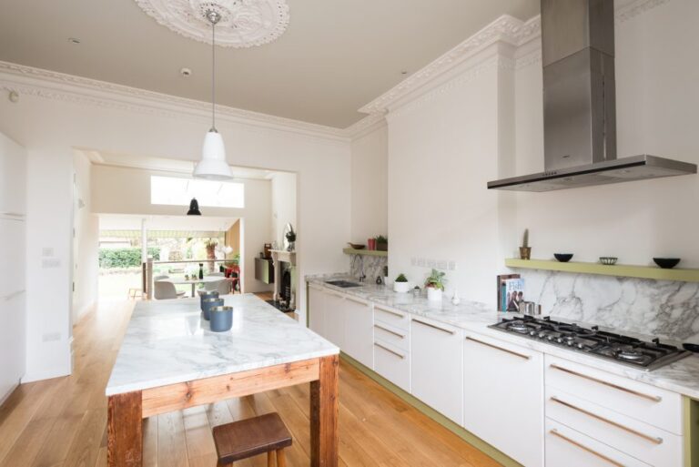 WomersleyRd_robertdyearchitects_06_kitchen dining