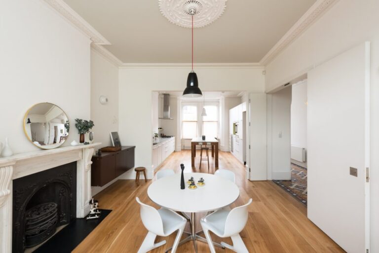 WomersleyRd_robertdyearchitects_09_entertaining